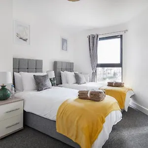 Heathrow Haven: Stylish In The Heart Of Aparthotel